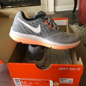 Nike Women’s Zoom Winslow 4